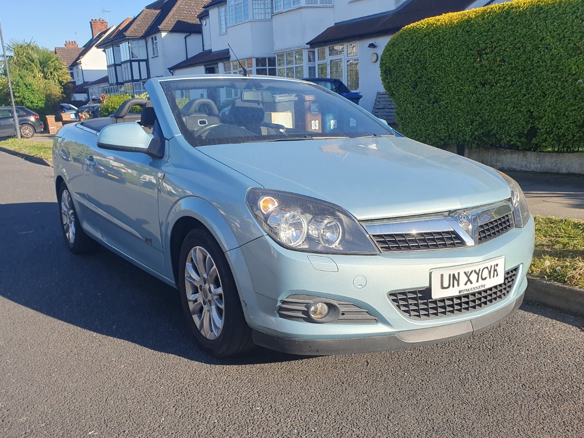 2010 Vauxhall Astra Image 3
